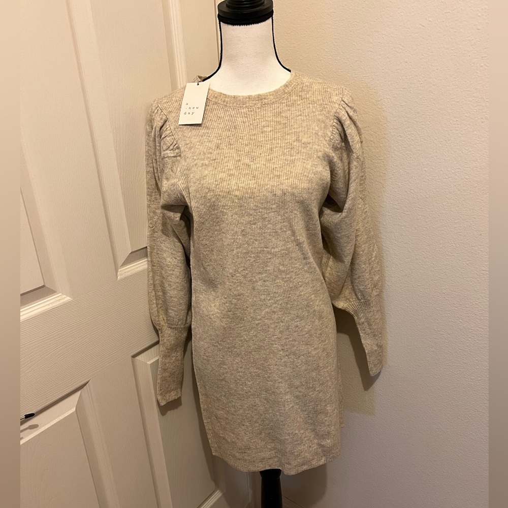 a new day size X small color cream